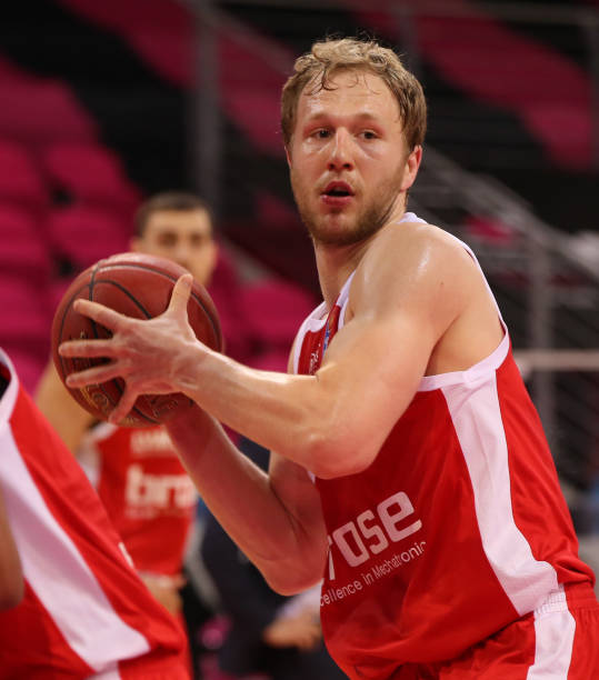 备向纽卡斯 备向纽卡斯